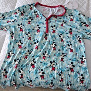 Disney sleep shirt NWT christmas theme